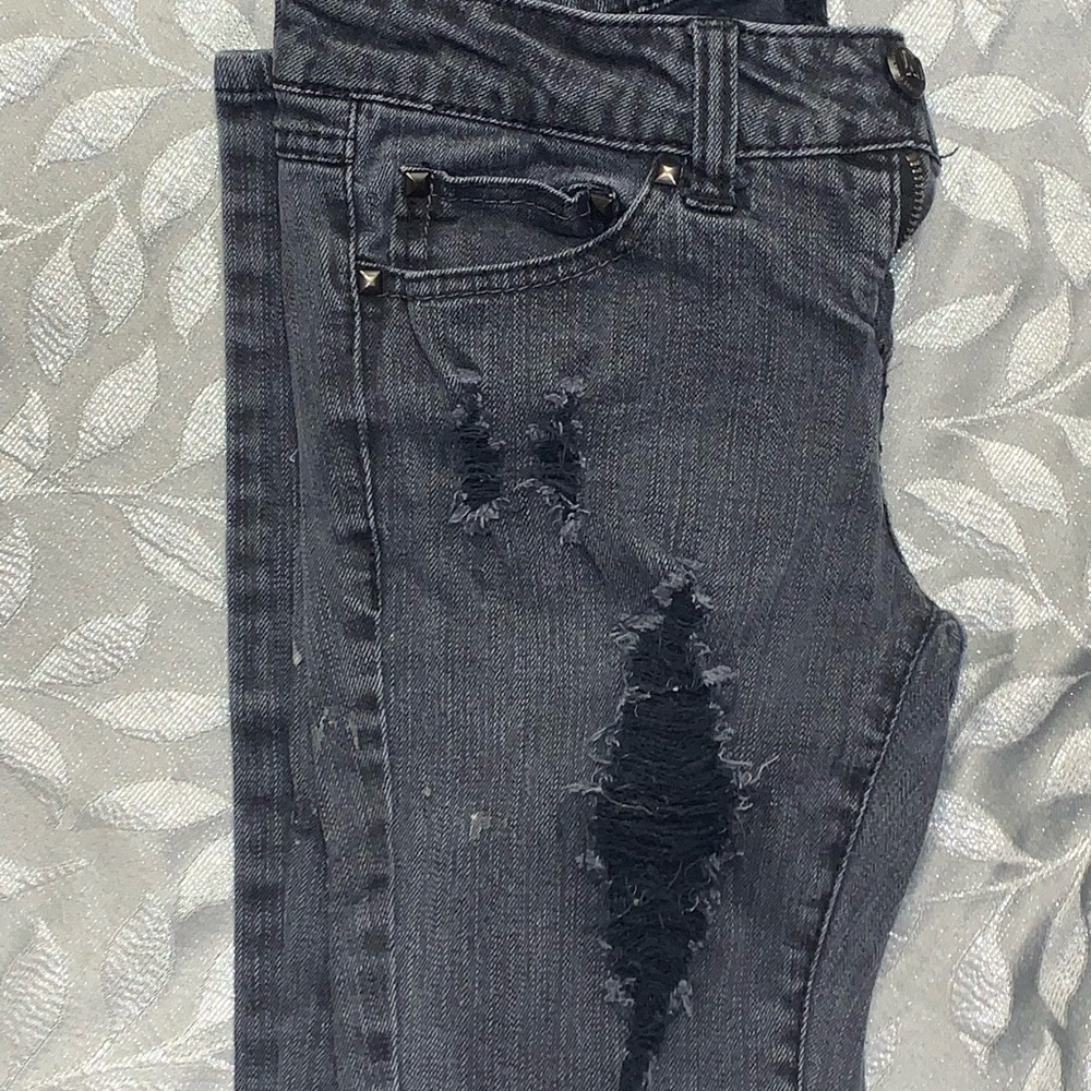 Miley Cyrus distressed skinny jeans